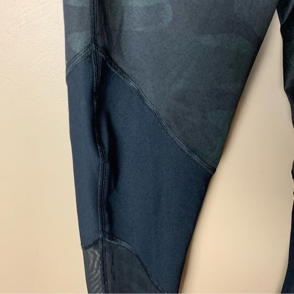 [90 Degree by Reflex] Mid Rise Dark Green & Black Camo Mesh Athletic Leggings - Picture 2 of 8